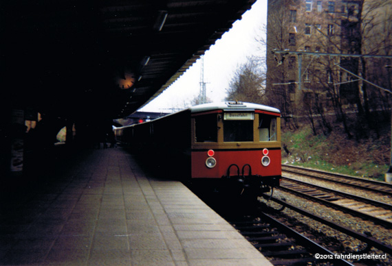 BR 475 im Bahnhof Prenzlauer Allee